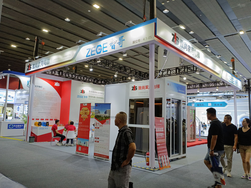 致尚家用電梯展臺
